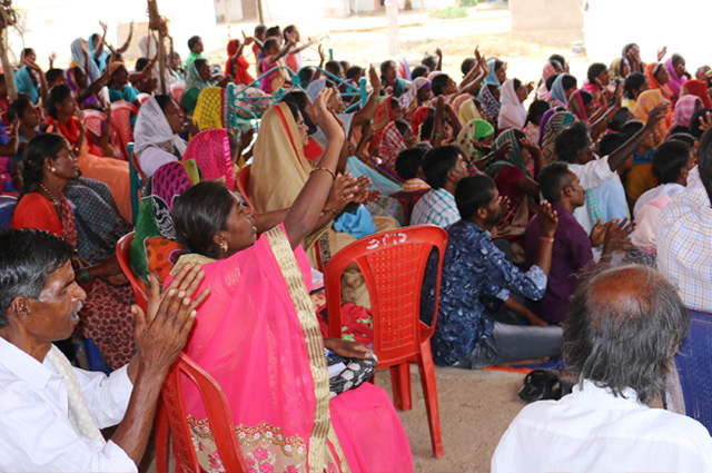 Hundreds Massed for the 2 days Mega Prayer organized by Grace Ministry at Pavagada, Tumkur. The Pavagada Prayer Meetings was a great blessing to the hundreds who gathered. 